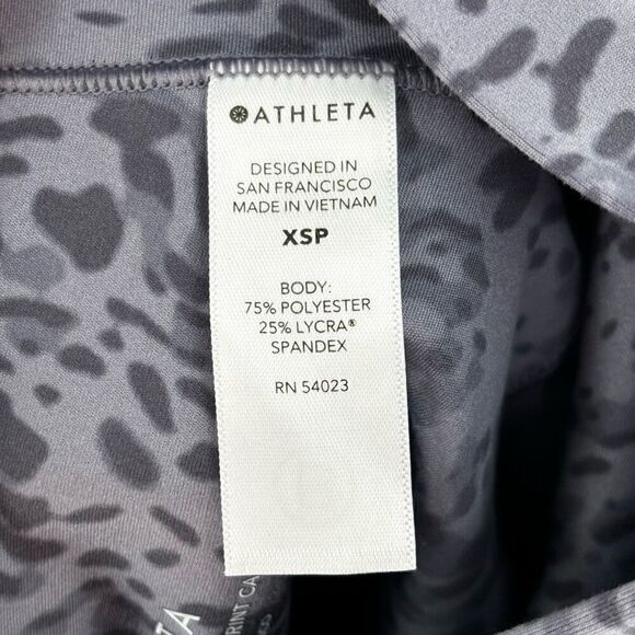 Athleta SALUTATION STASH POCKET II CAPRI LEOPARD Gray Lavender XSP - Picture 10 of 10